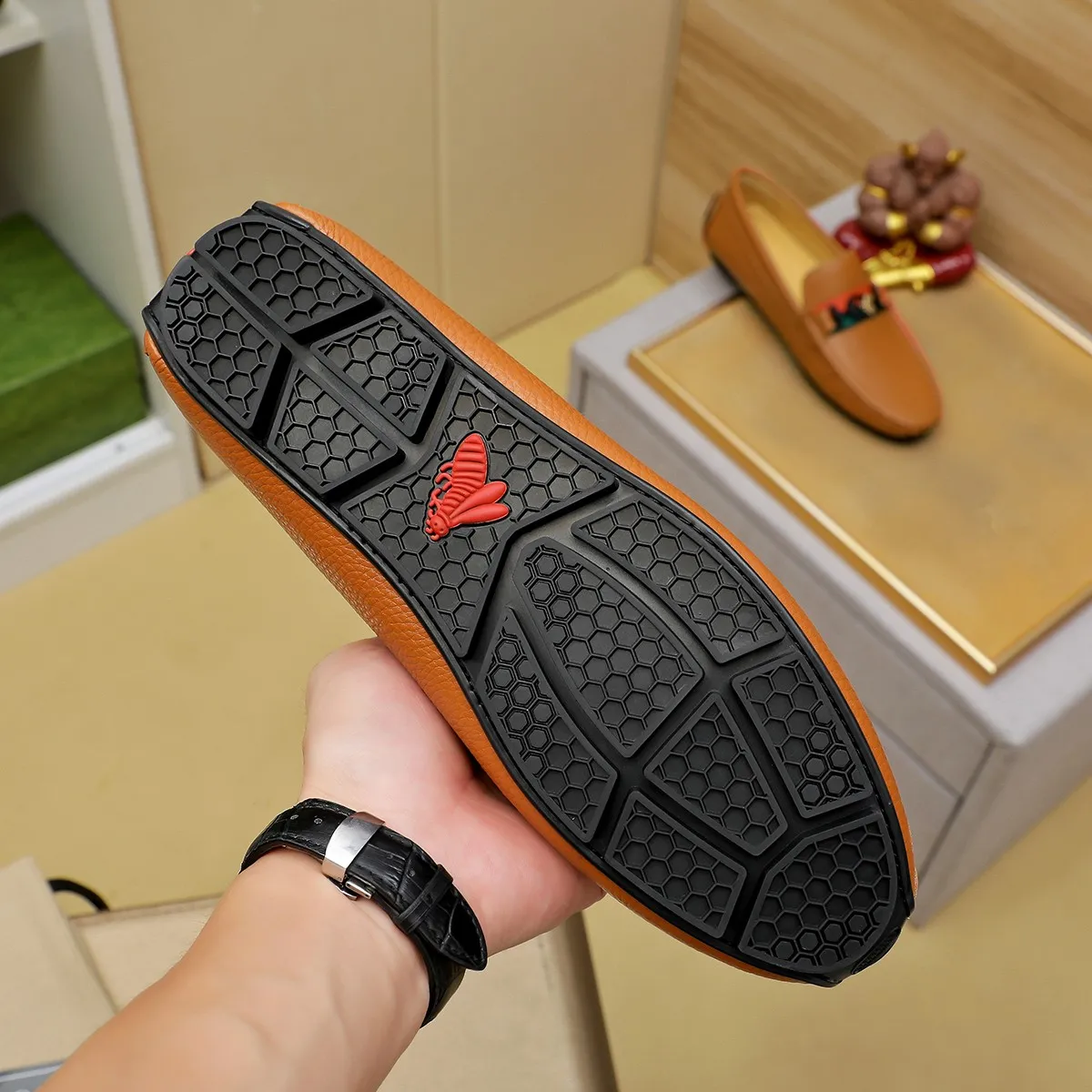 Men's shoes 💰360💰💰GUCCI Gucci official website synchronizes the latest model 🛃The upper is made of imported cowhide, 🐷leather lining, rubber outsole, 🎩🎩top-notch handcrafted workmanship with fine stitches and threads🔍definitely satisfy those perfectionist men who pursue high luxury quality 👏 Colors available! Code number 38-45 Large quantity in stock